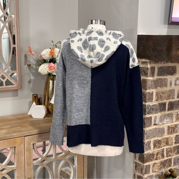 ELAN Women’s Solid & Printed Sweater Knit Color Block Hoodie in the Size Large - Picture 8 of 14